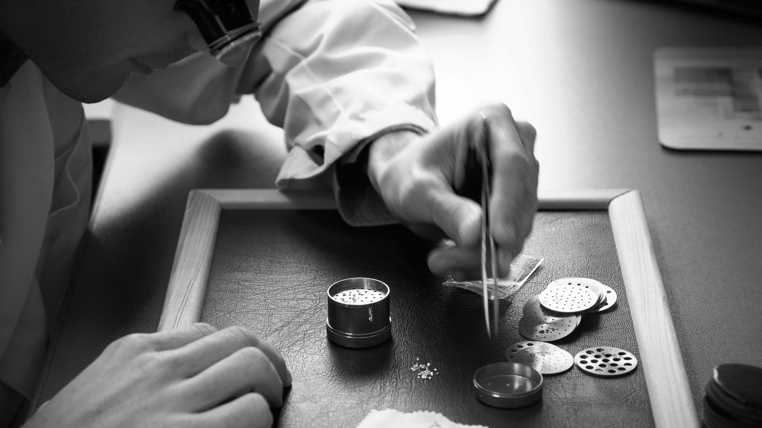 The art of watchmaking is something we take to heart here in Tramelan. We do it all ourselves, from start to finish, ensuring quality and perfection at every step. Every stage of the process is handled by experienced hands. Armand Nicolet's master watchmakers dedicate years of passion, study, and practice to perfect their craft. Their work is a true labor of love, reflected in every watch they create.